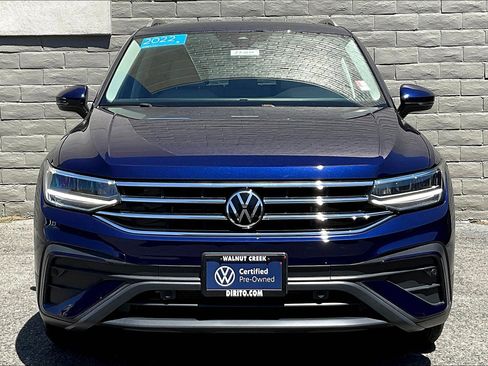 Certified 2022 Volkswagen Tiguan SE w/ Panoramic Sunroof Package image 2