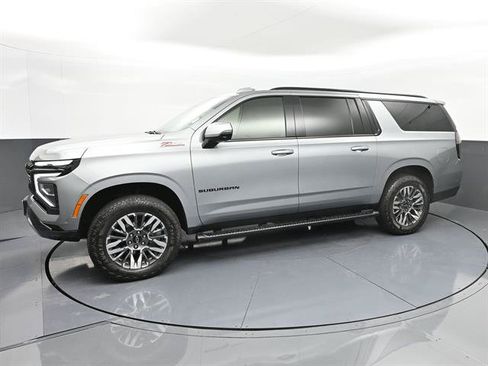 Used 2025 Chevrolet Suburban Z71 w/ Z71 Off-Road Package AWD/4WD image 30