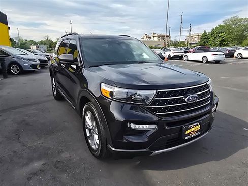 Used 2020 Ford Explorer XLT w/ Equipment Group 202A AWD/4WD image 4