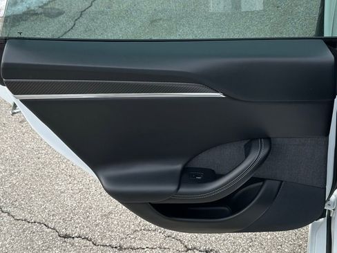 Used 2021 Tesla Model S Plaid image 19