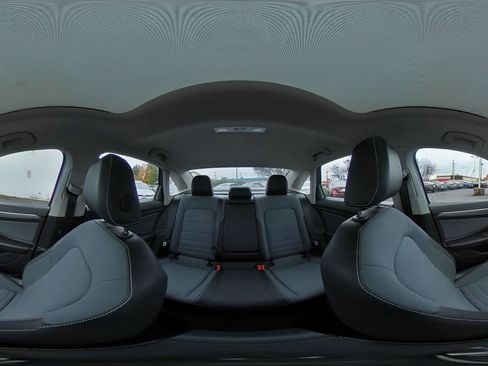 Used 2025 Volkswagen Jetta SE image 41