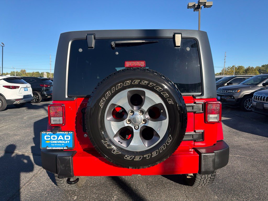 Used 2016 Jeep Wrangler Unlimited Sahara w/ Dual Top Group AWD/4WD image 4