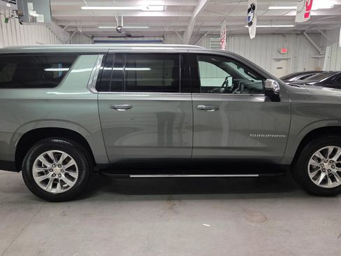 Used 2023 Chevrolet Suburban Premier RWD image 9