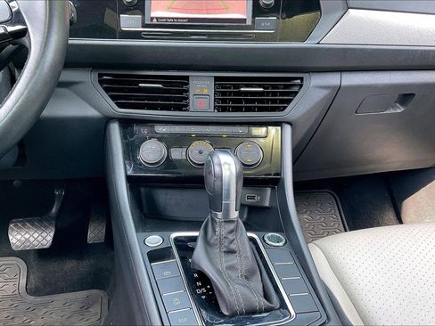 Used 2019 Volkswagen Jetta R-Line w/ R-Line Cold Weather Package FWD image 21