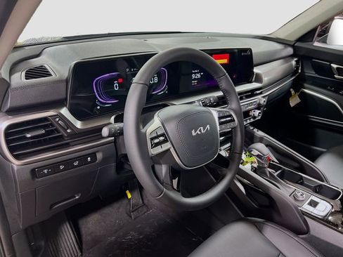 New 2025 Kia Telluride S image 9
