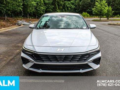 Used 2025 Hyundai Elantra SE FWD image 10