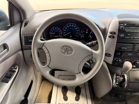 Used 2006 Toyota Sienna CE image 22