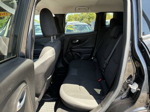 Used 2016 Jeep Renegade Latitude AWD/4WD image 4