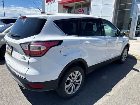 Used 2017 Ford Escape SE AWD/4WD image 3