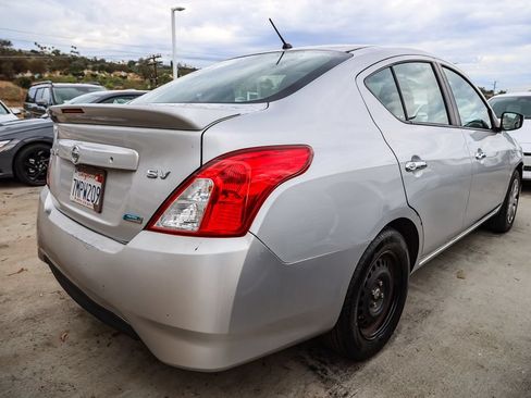 Used 2015 Nissan Versa SV FWD image 10