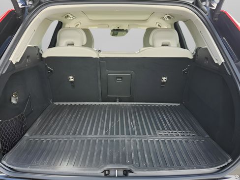 Used 2020 Volvo XC60 T8 Momentum w/ Protection Package Premier image 25