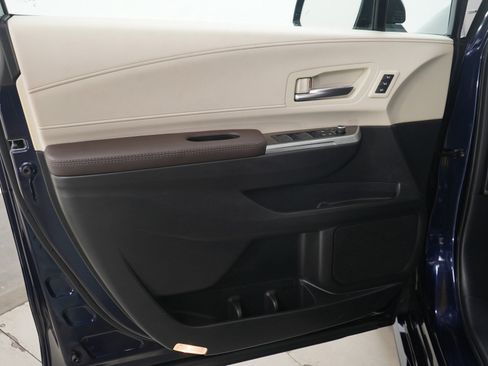 Used 2023 Toyota Sienna Platinum image 23