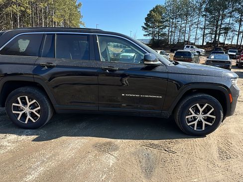 Used 2025 Jeep Grand Cherokee Limited image 7