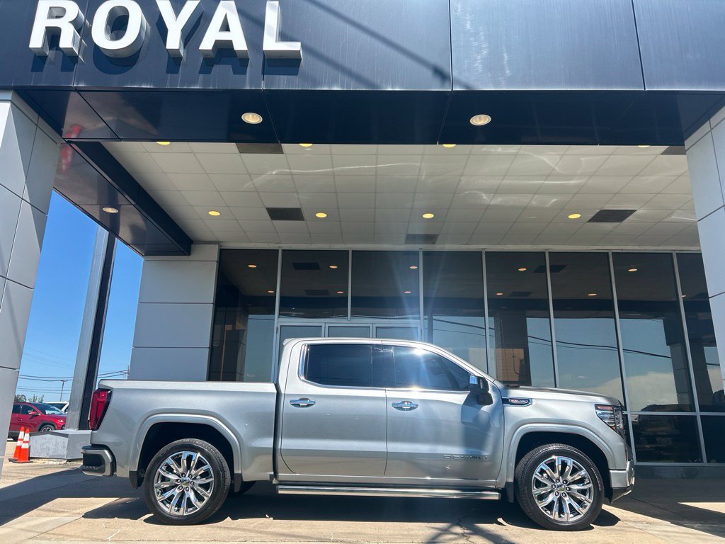 Used 2025 GMC Sierra 1500 Denali w/ Denali Reserve Package AWD/4WD image 1