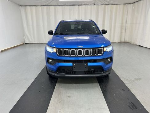Used 2023 Jeep Compass Latitude w/ Convenience Group AWD/4WD image 3