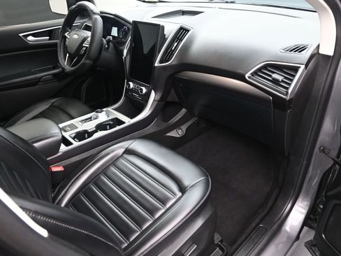 Used 2024 Ford Edge SEL w/ Convenience Package image 9