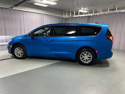 New 2026 Chrysler Pacifica Select