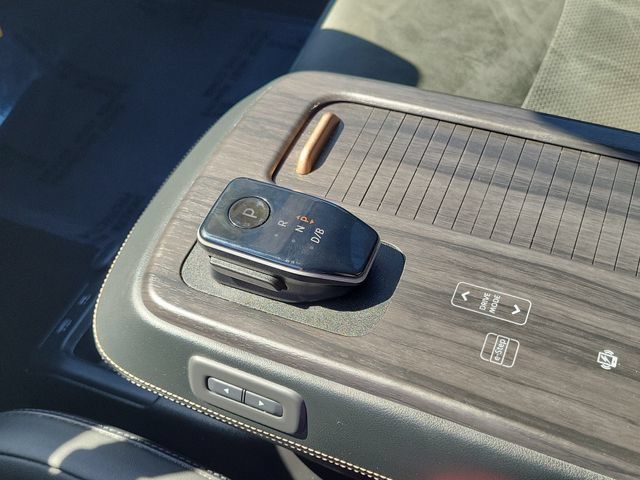 Used 2025 Nissan Ariya AWD image 12