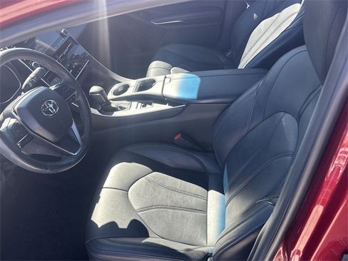 Used 2019 Toyota Avalon XLE image 27