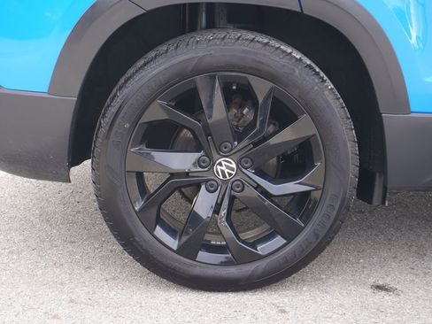 Used 2022 Volkswagen Taos SEL w/ Panoramic Sunroof Package image 12