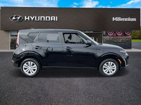 Used 2023 Kia Soul LX image 4