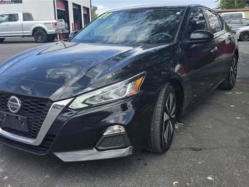 Used 2021 Nissan Altima 2.5 SV FWD image 1
