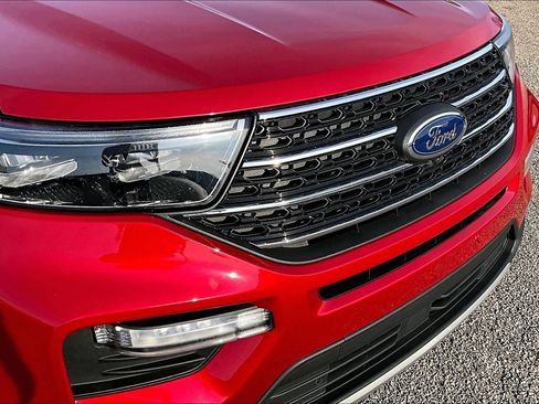 Used 2022 Ford Explorer XLT w/ Equipment Group 202A image 32