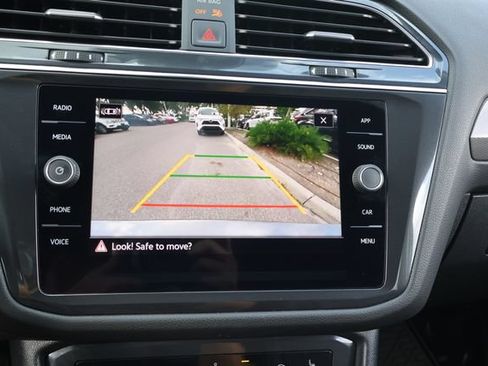 Certified 2023 Volkswagen Tiguan SE FWD image 26