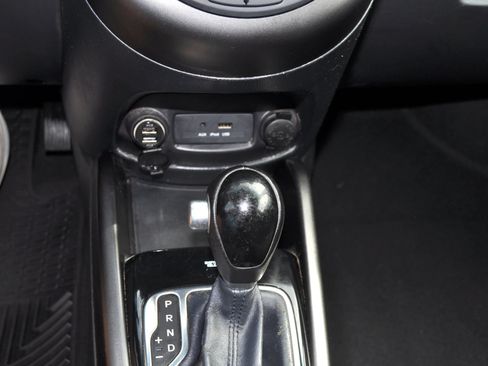 Used 2013 Kia Soul + FWD image 29