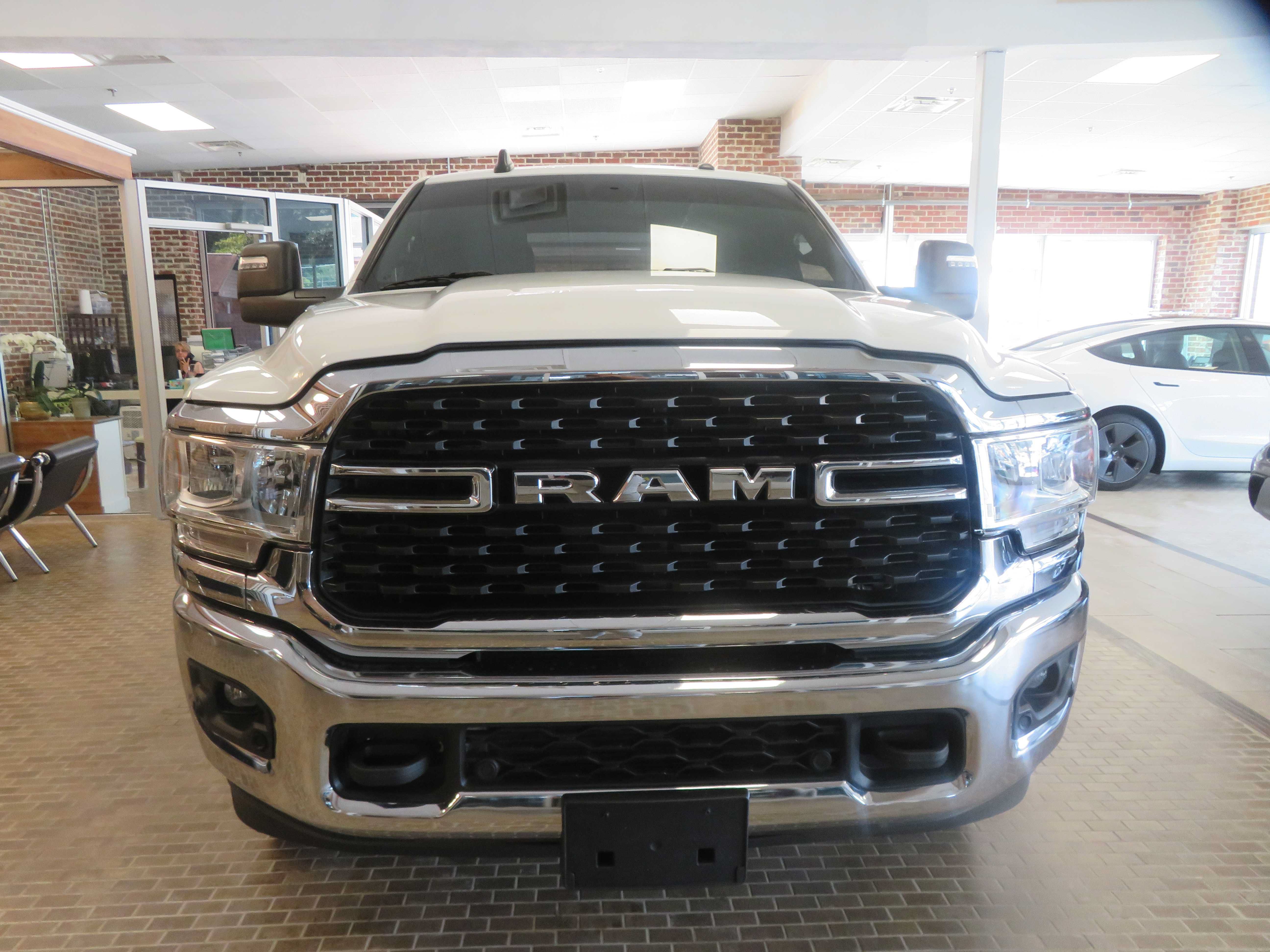 Used 2024 RAM 2500 Big Horn w/ Off Road Package AWD/4WD image 2