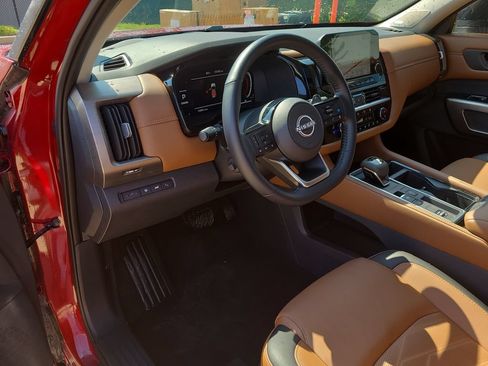 Certified 2025 Nissan Pathfinder Platinum w/ Cargo Package FWD image 18