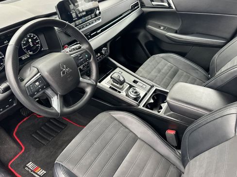 Used 2024 Mitsubishi Outlander Ralliart image 13
