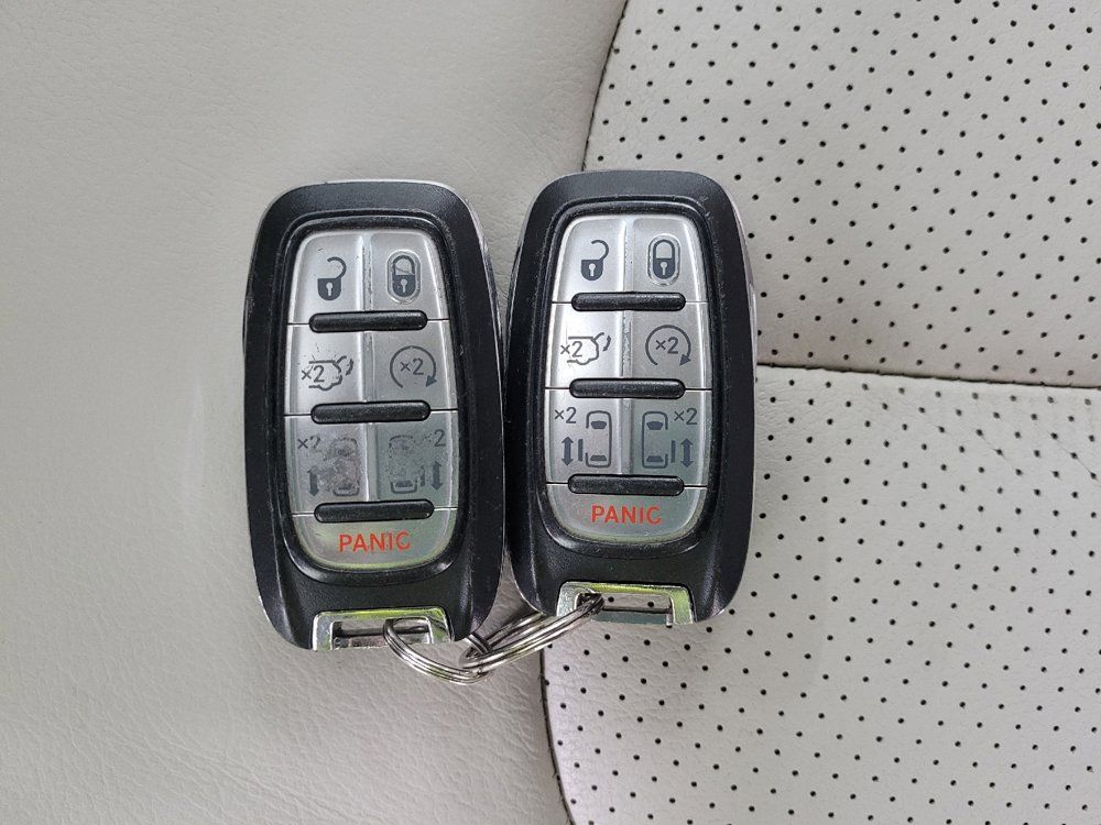Used 2019 Chrysler Pacifica Touring-L FWD image 32