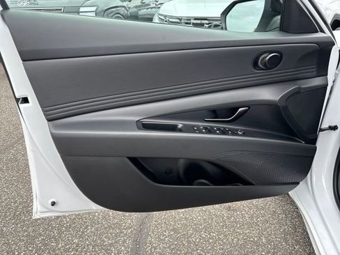 Certified 2025 Hyundai Elantra SEL image 10
