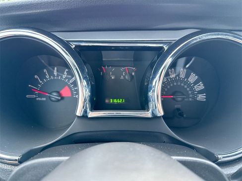 Used 2005 Ford Mustang GT Premium image 11