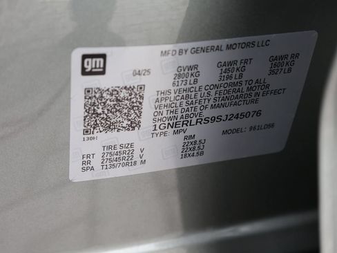 Used 2025 Chevrolet Traverse RS FWD image 47