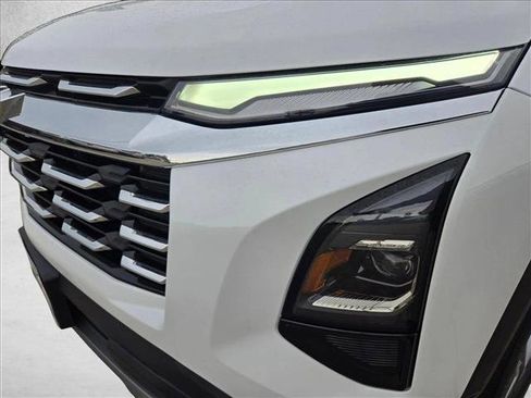 Used 2025 Chevrolet Equinox LT AWD/4WD image 10