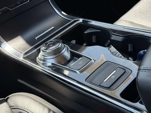 Certified 2019 Ford Edge Titanium FWD image 16