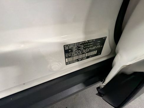 Used 2020 Toyota RAV4 XLE FWD image 32