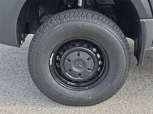 Used 2025 Mercedes-Benz Sprinter 2500 image 11