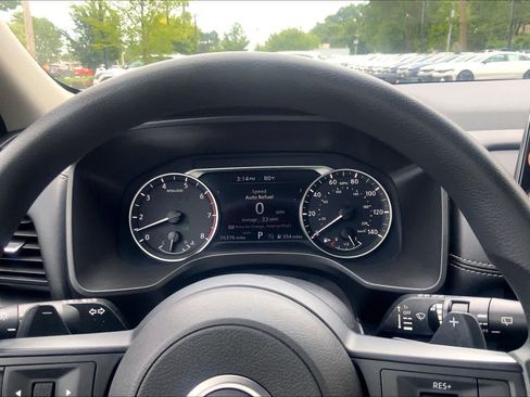 Used 2024 Nissan Rogue SV AWD/4WD image 24