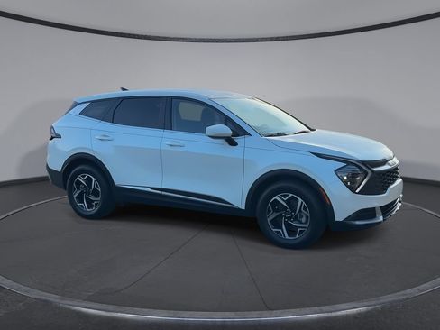 Used 2025 Kia Sportage LX FWD image 2