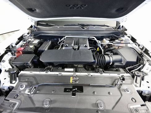 Used 2024 Chevrolet Colorado Z71 w/ Z71 Convenience Package 2 image 37