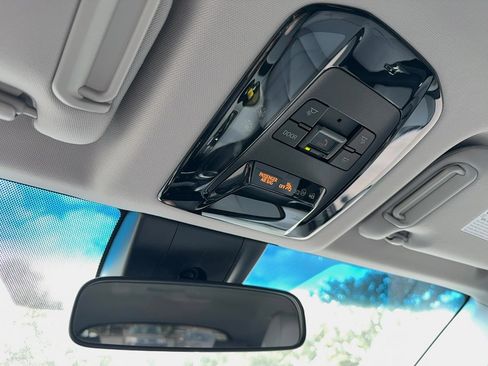 Used 2024 Toyota Venza LE image 23