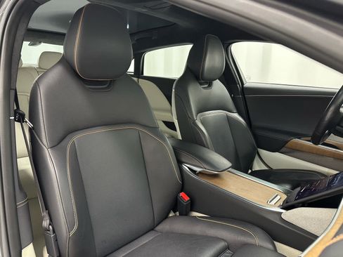 Used 2023 Lucid Air Touring AWD/4WD image 18