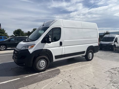 New 2025 RAM ProMaster 2500 w/ Convenience Group image 3