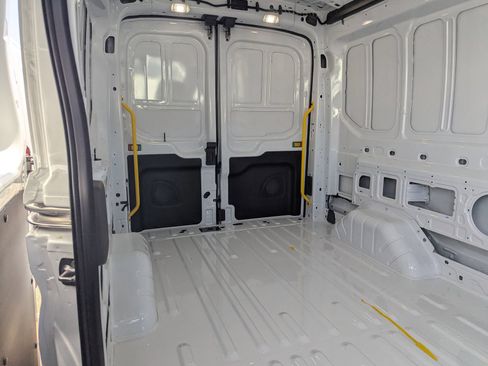 New 2026 Ford Transit 250 148 Medium Roof RWD image 44