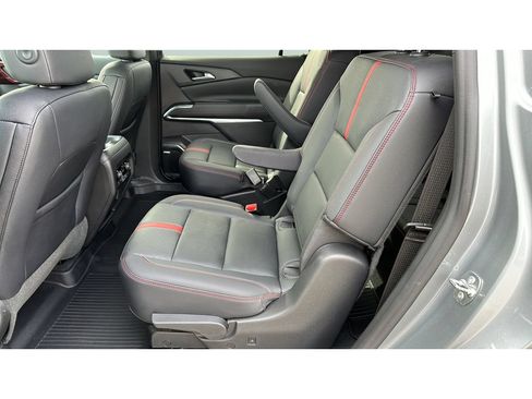 Used 2024 Chevrolet Traverse RS w/ LPO, Floor Liner Package AWD/4WD image 18