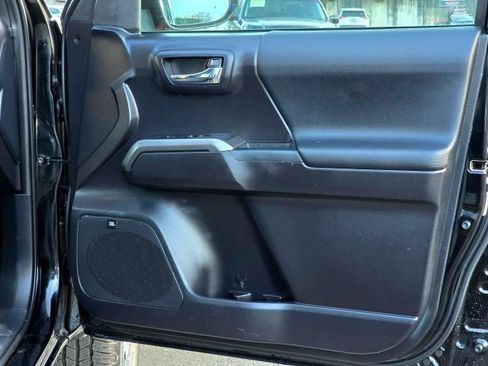 Used 2020 Toyota Tacoma TRD Off-Road w/ TRD Premium Off Road Package image 27