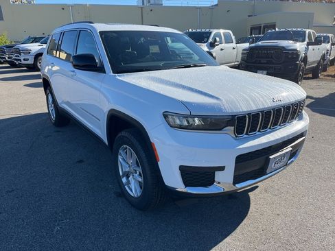 New 2025 Jeep Grand Cherokee L Laredo image 1
